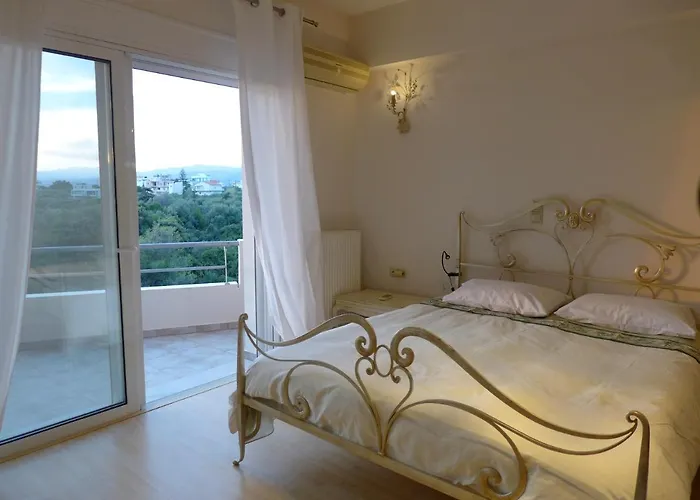 Wide-view & Quiet Chania Apartment